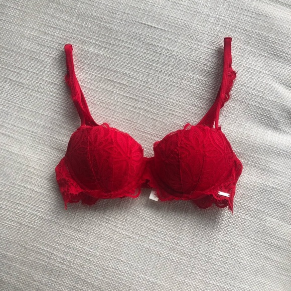 Victoria’s Secret RED PUSH UP BRA - Picture 1 of 4